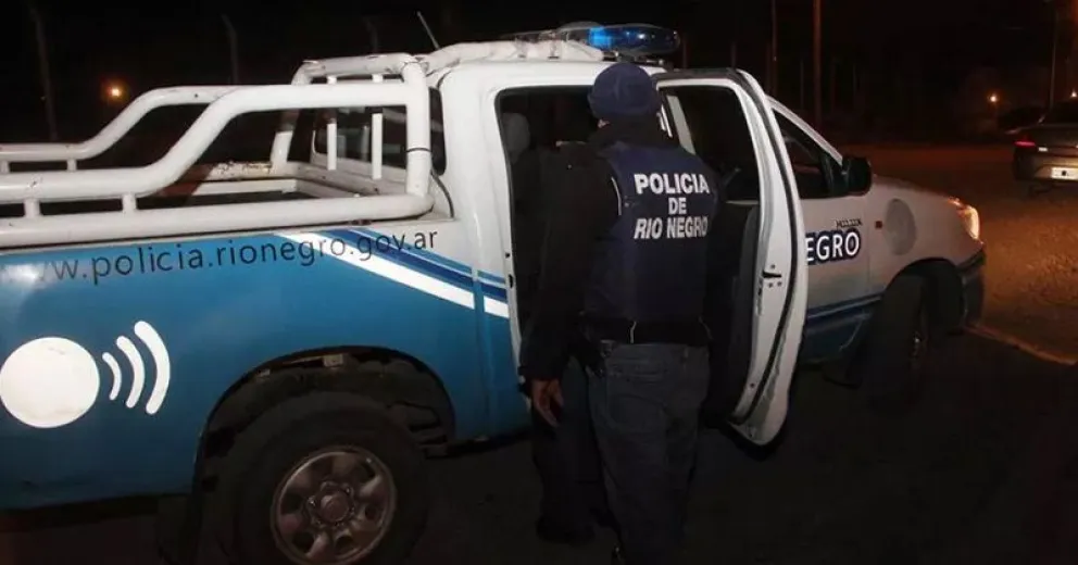 Estaban de fiesta y llegó la Policía, pero los corrieron a pedradas
