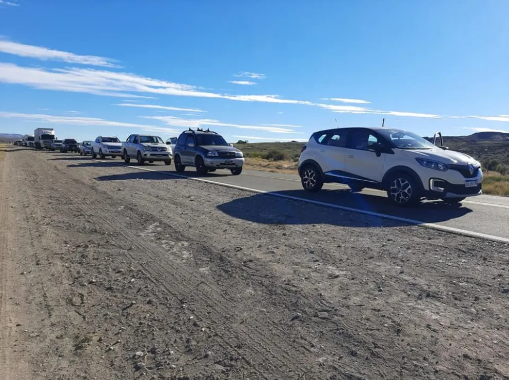 Ruta a Neuquén cortada en Piedra del Aguila