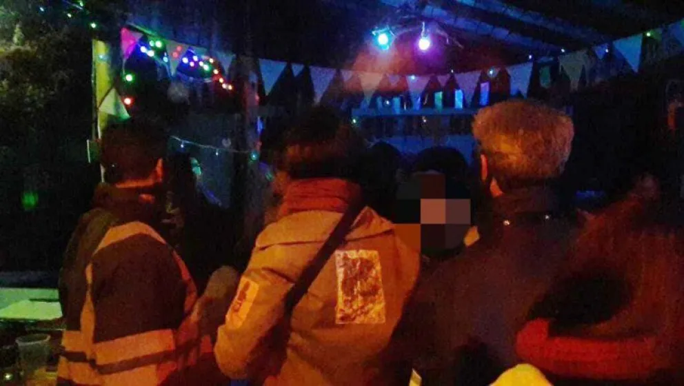 Desbarataron una fiesta con una banda en vivo en Villa La Angostura