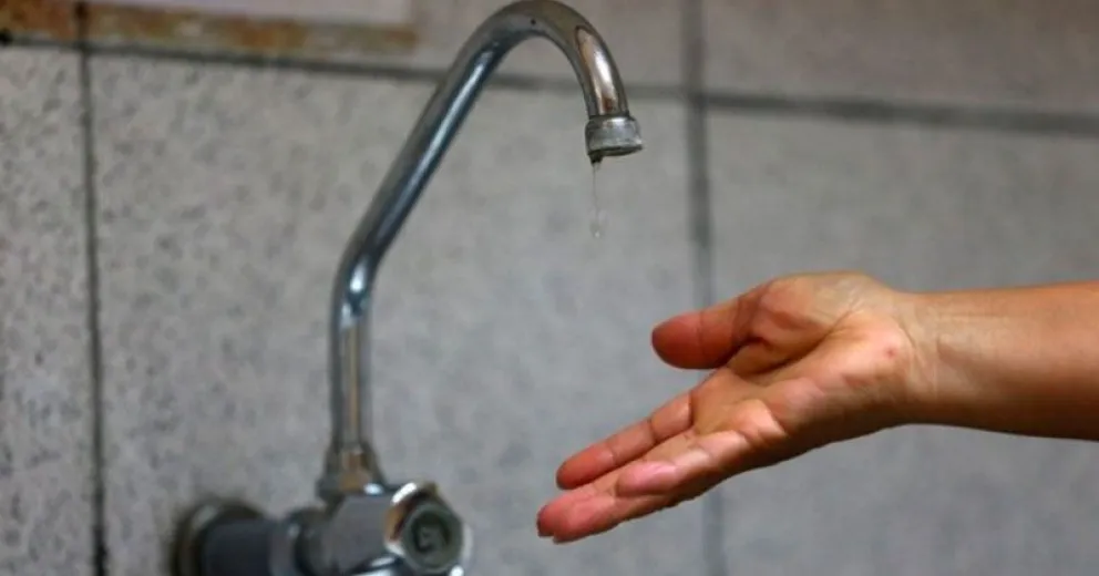 Numerosos barrios de la ciudad siguen sin agua