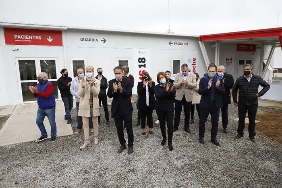 Carreras inauguró el Hospital Modular junto al Ministro de Obras Publicas  