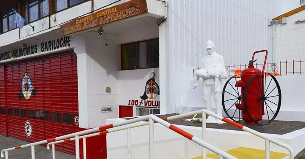 Una mujer se atoró con comida y buscó auxilio pero nadie la atendió