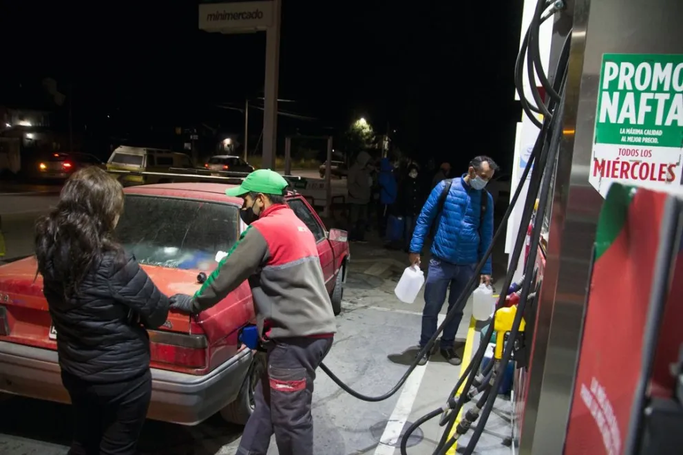 Temen que haya desabastecimiento de combustibles durante las fiestas