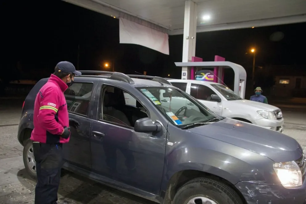Desde este jueves YPF aumenta un 6% promedio el precio del combustible