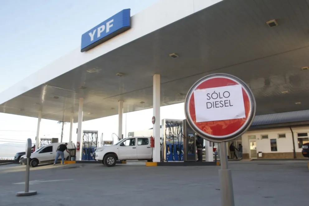 Crece la tensión por la falta de combustible