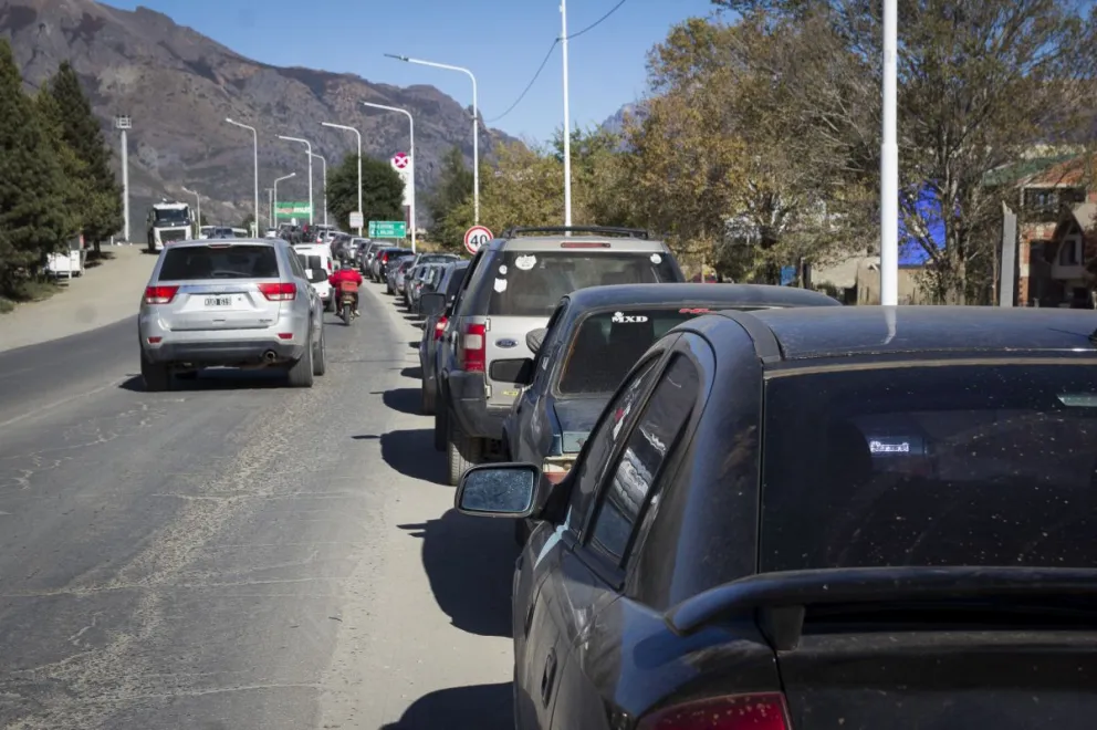  Largas filas nuevamente para cargar combustible