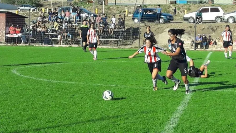 La cancha de fútbol  de las chicas se llamará "Ni una Menos"