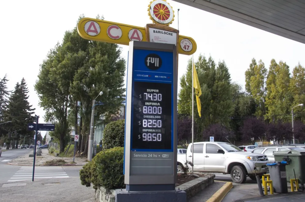 Con el nuevo aumento ahora el litro de gasoil premium roza los cien pesos  