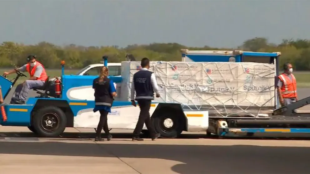 Se demora la salida del avión con vacunas desde Rusia: podrían traer más dosis