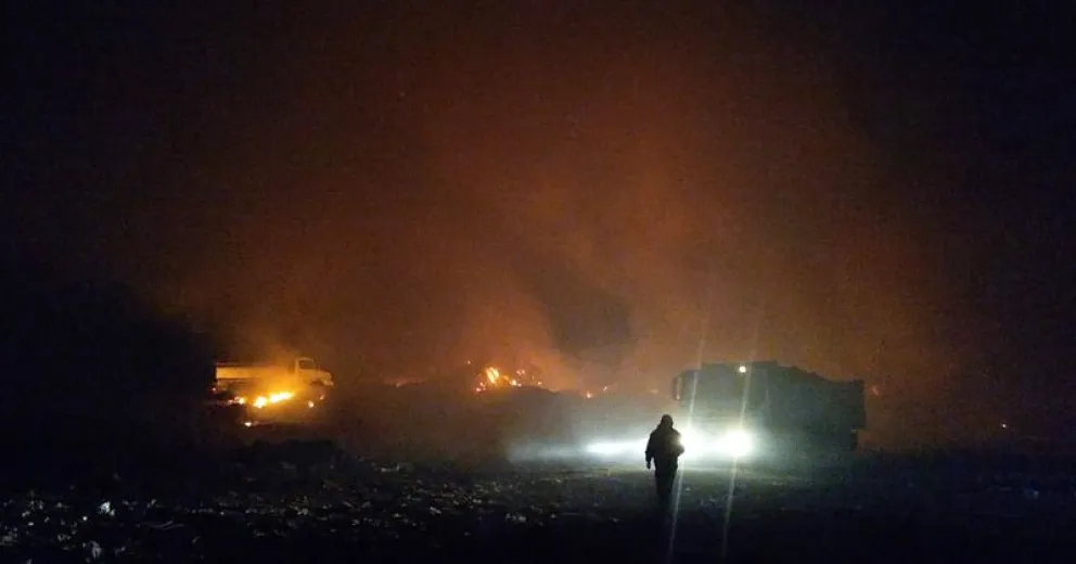 Cuando arde el Vertedero: "el humo es insoportable, pero tenemos que trabajar igual"