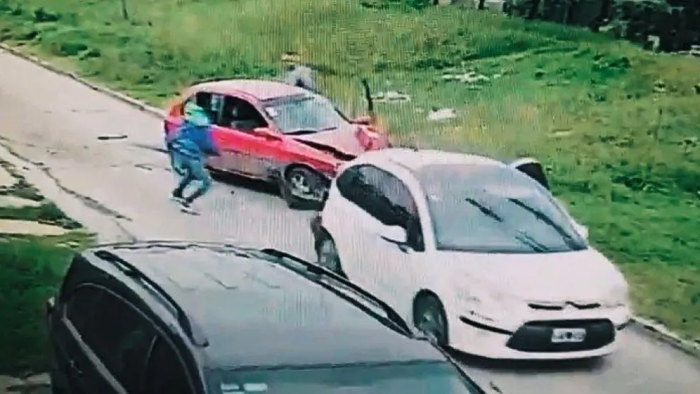 Chocó a ladrones que asaltaban a su suegro y los enfrentó mano a mano