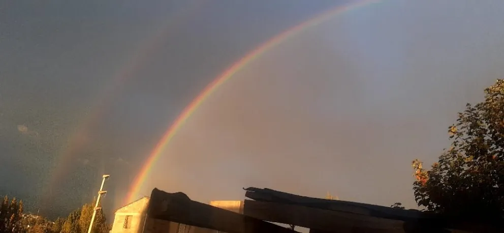 La lluvia regaló un doble arcoíris