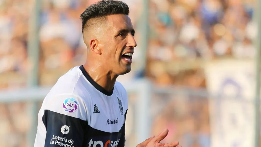 Lucas Barrios, con miocarditis y obligado a parar un tiempo a causa del COVID