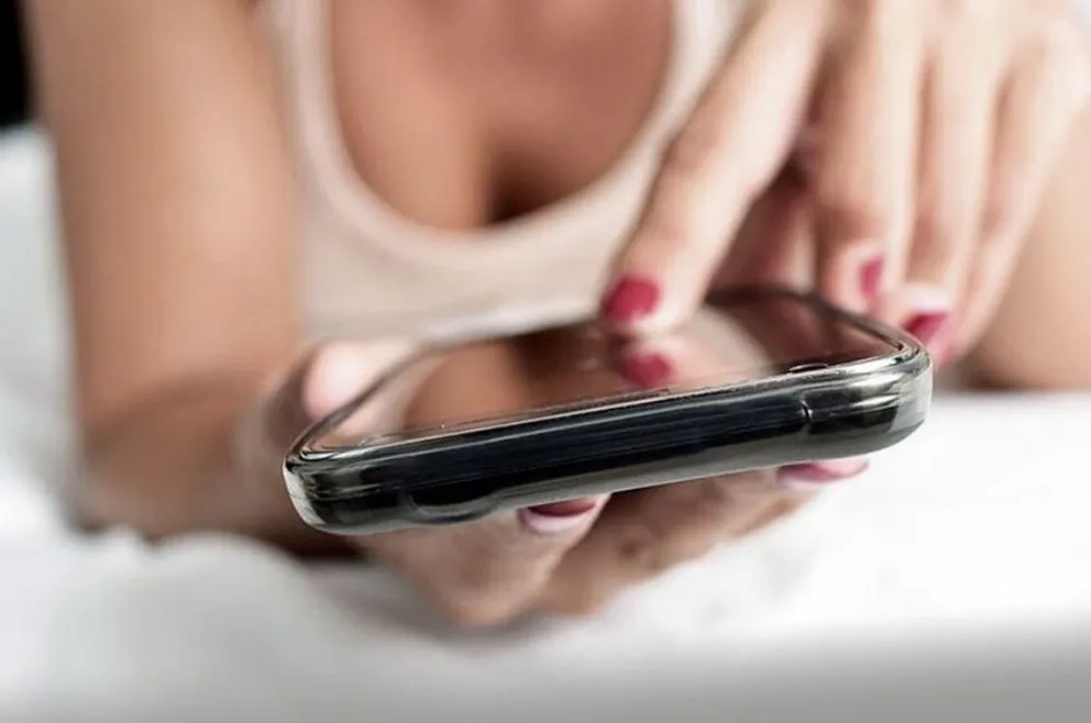 Conoció a un hombre, intercambiaron fotos y como la relación no prosperó lo denunció para evitar que se viralicen las imágenes