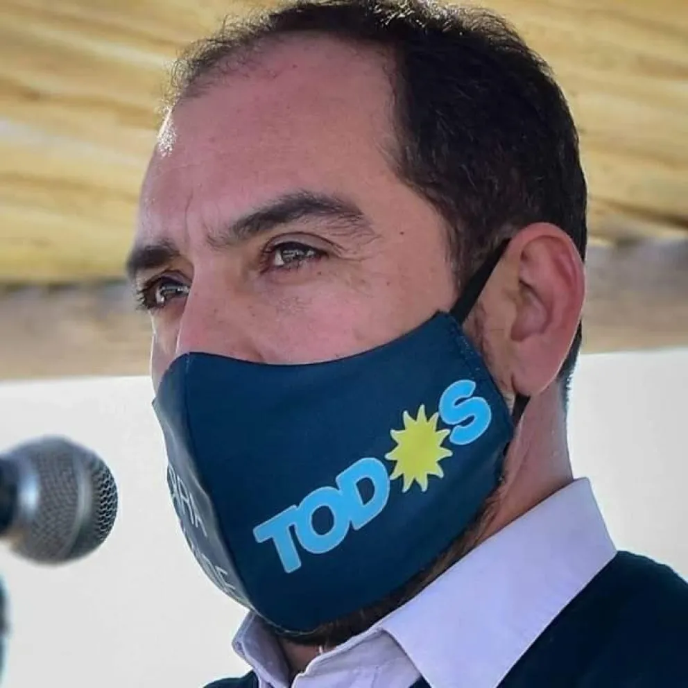 Insólito: el intendente de Sierra Grande se vacunó porque es bombero