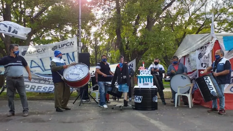 UPCN cumplió un mes de reclamo frente a la casa de gobierno de Río Negro