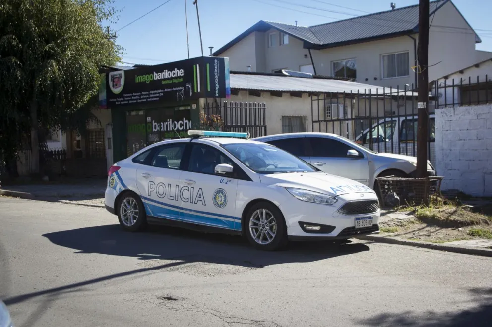 Un obrero murió al caer del techo de un galpón