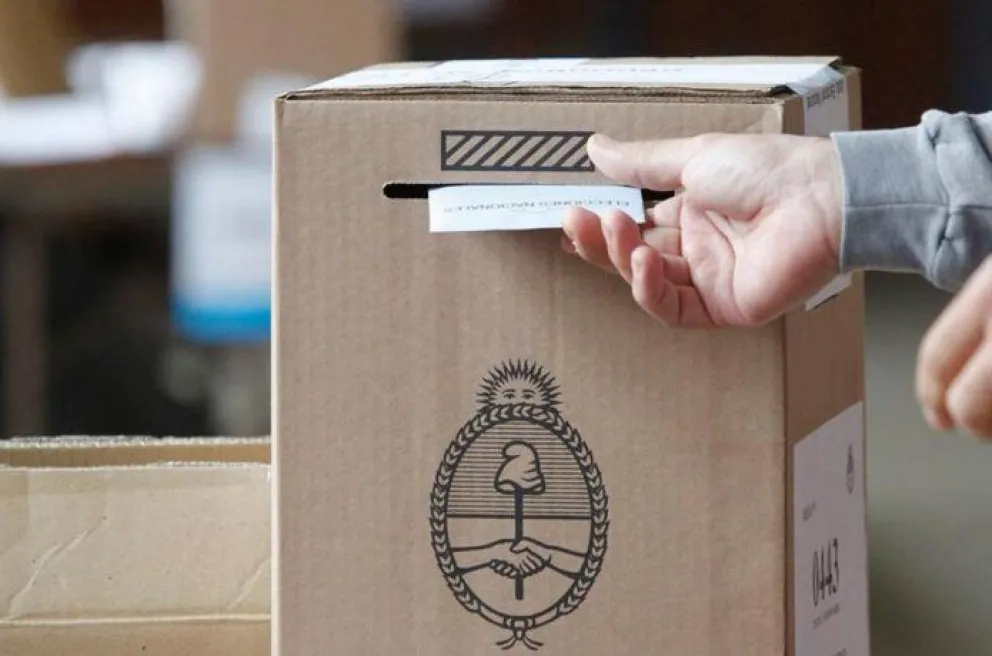 La oposición aceptó correr un mes la fecha de las elecciones 