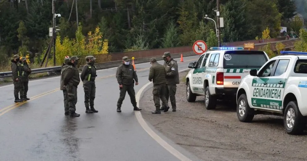 Imagen de esta mañana con el arribo de los refuerzos al sector del conflicto. (Foto: La Angostura Digital)