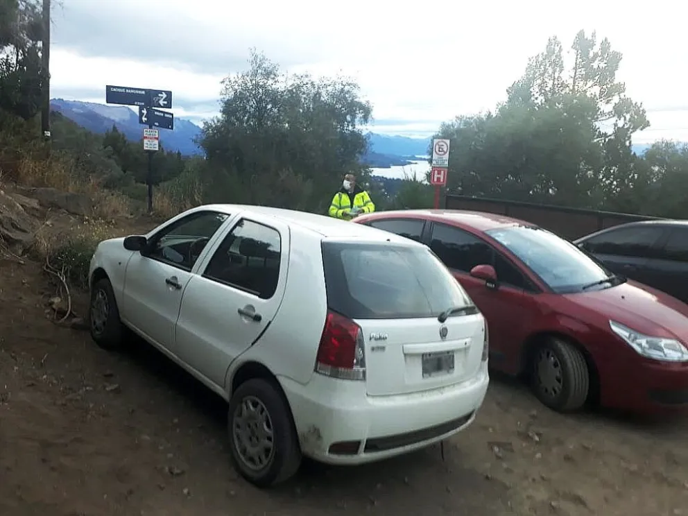 Además de las multas, ¿cuáles son los riesgos de estacionar en lugares no habilitados?