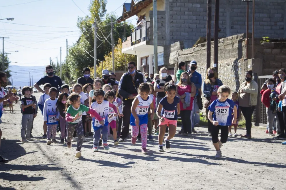 Cómo fue la sexta fecha de Carreras de Calle en el barrio Lera