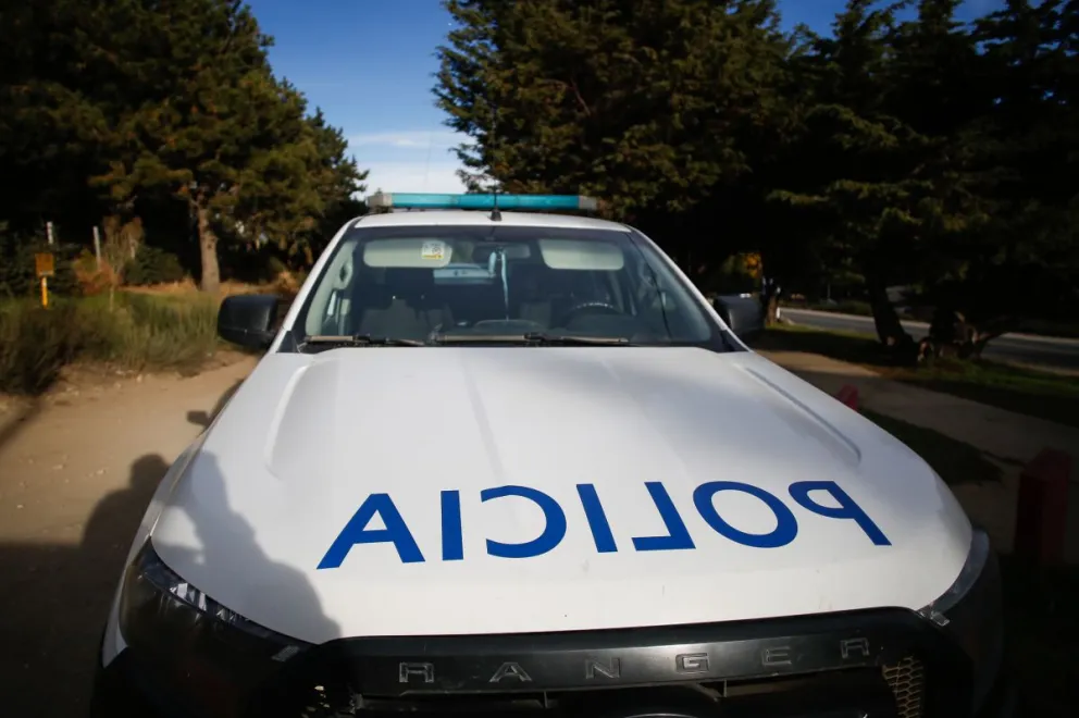 Motociclista embistió a una camioneta y se dio a la fuga