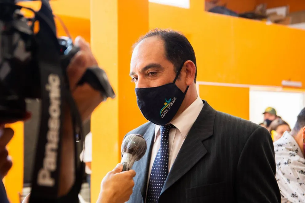 Confirman que Tamburrini se vacunó en calidad de presidente de la Comisión de Bomberos