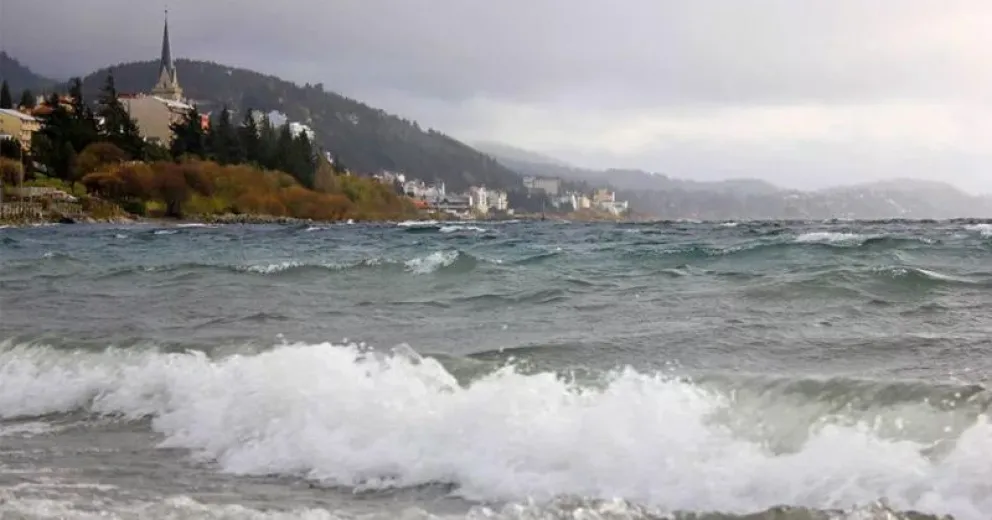 Cierran senderos y puertos por fuertes vientos