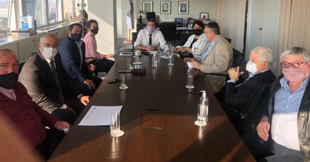 Gennuso y representantes del Turismo Estudiantil se reunieron en busca de soluciones para el sector