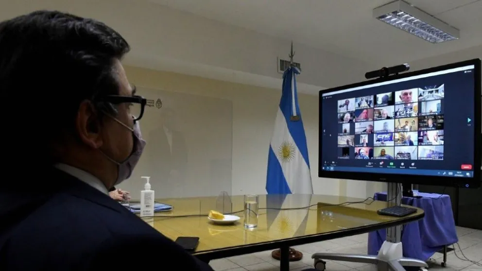 Hubo acuerdo: El Salario Mínimo aumenta un 35% en siete tramos 