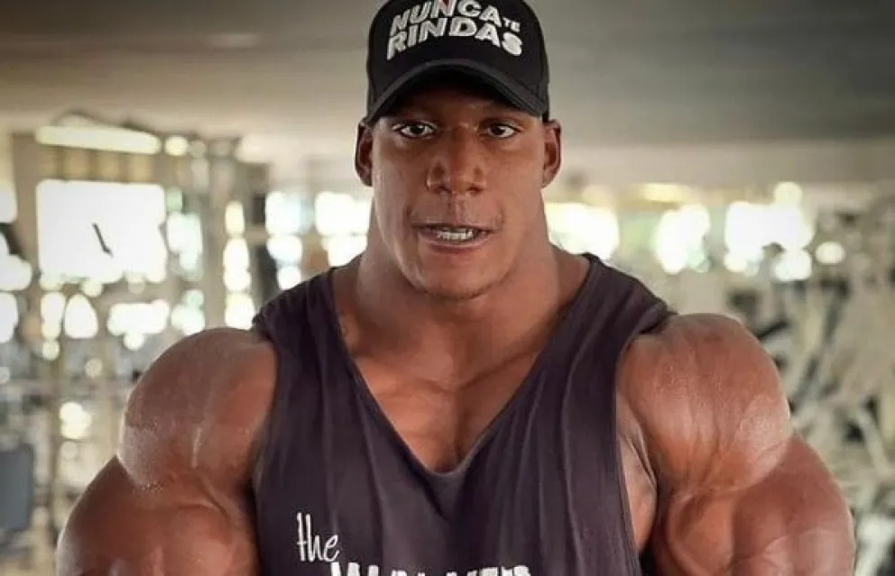 Por el tamaño de su cuello lo apodan "Neckzilla", y es el "Hulk" colombiano