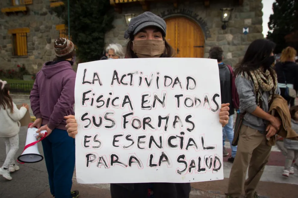 El intendente prometió que el lunes reabrirán los gimnasios y natatorios