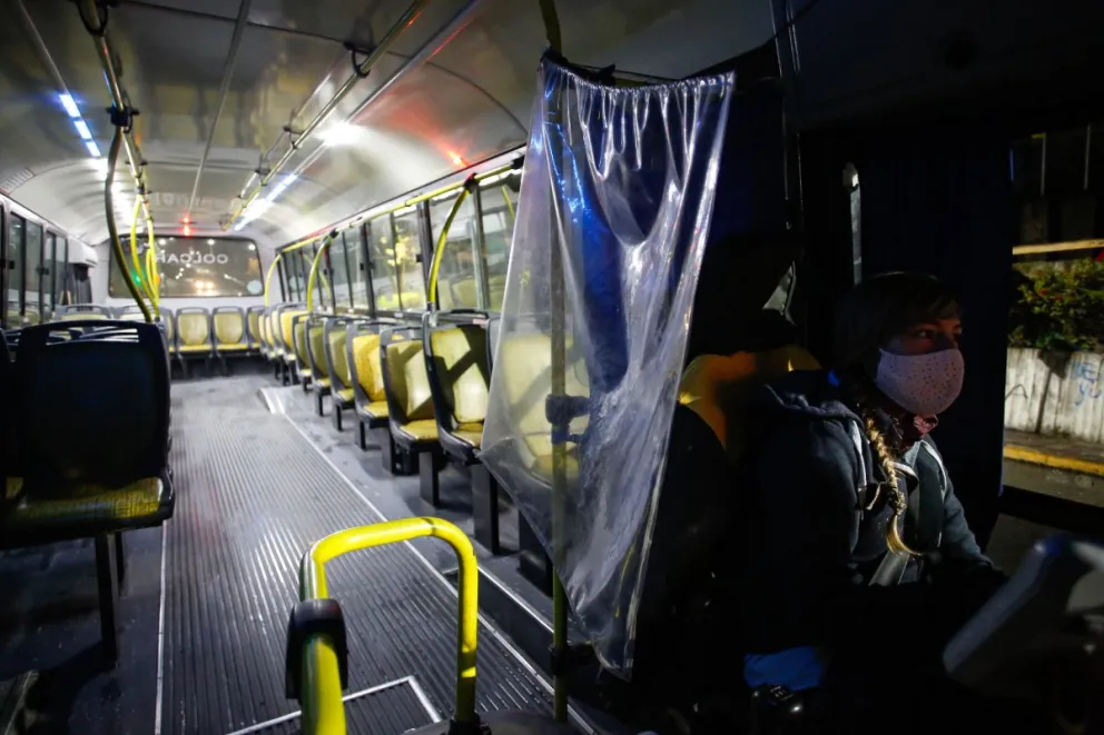 Lluvia y calles desoladas: las postales de la segunda noche de restricciones