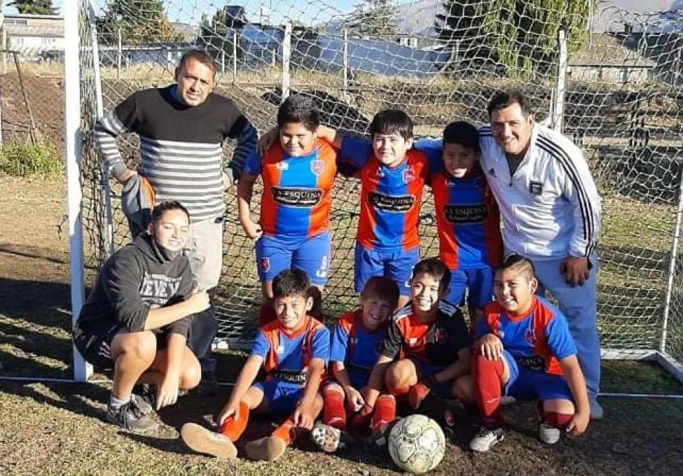¿Cómo están las posiciones en la Asociación de Fútbol Infantil Bariloche?