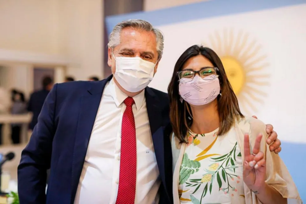 Vacunatorio VIP: se vacunó la diputada rionegrina Ayelén Sposito de 35 años