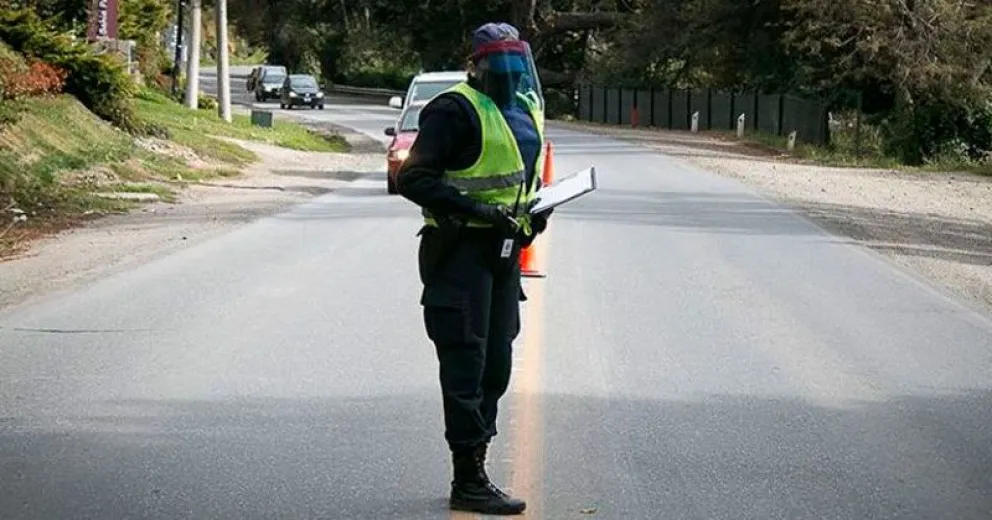 No aflojan las detenciones por gente que circula fuera del horario permitido