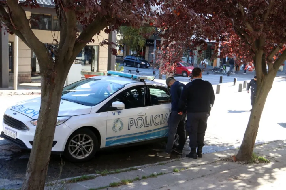 Detuvieron al famoso delincuente Jimi Hendrix en Mitre y Frey