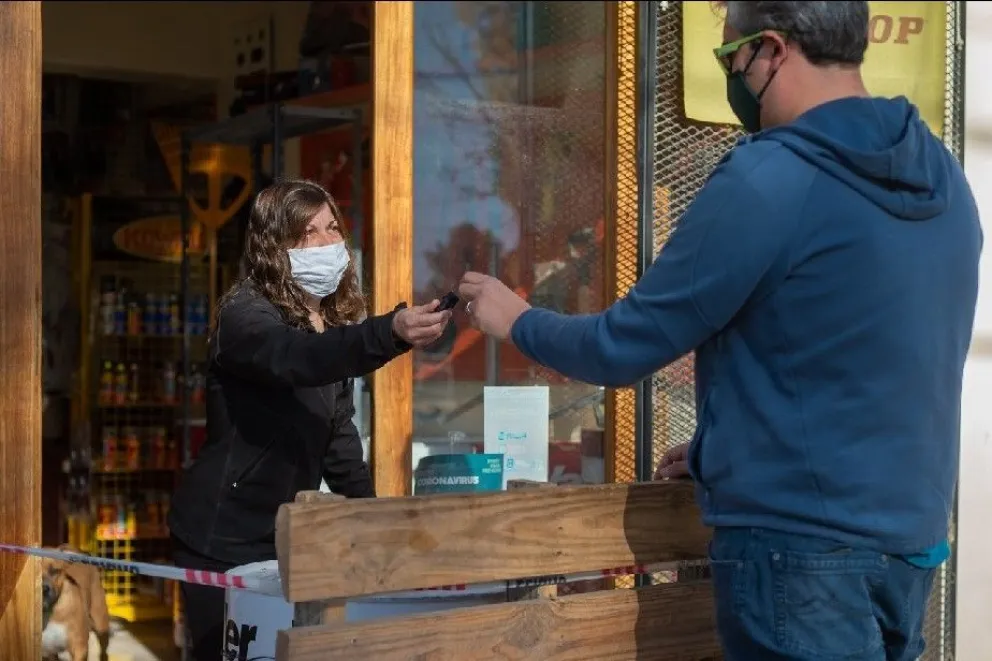 Neuquén y Río Negro suspenden las reuniones sociales en zonas de alto riesgo