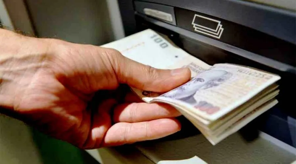 Comenzó este lunes el pago de haberes a estatales rionegrinos