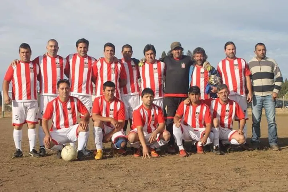 Dolor por el fallecimiento de un jugador de Mallín Ahogado durante un encuentro de fútbol
