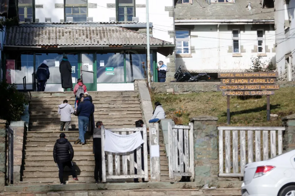 Para preocuparse: "El promedio de edad de los pacientes en terapia intensiva bajó a 54 años"