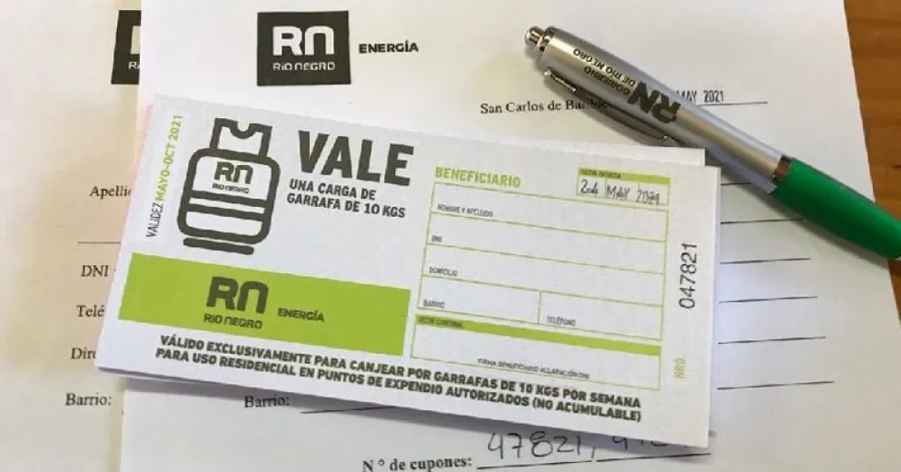 Empezó en Bariloche la entrega de cupones para retirar las garrafas del Plan Calor