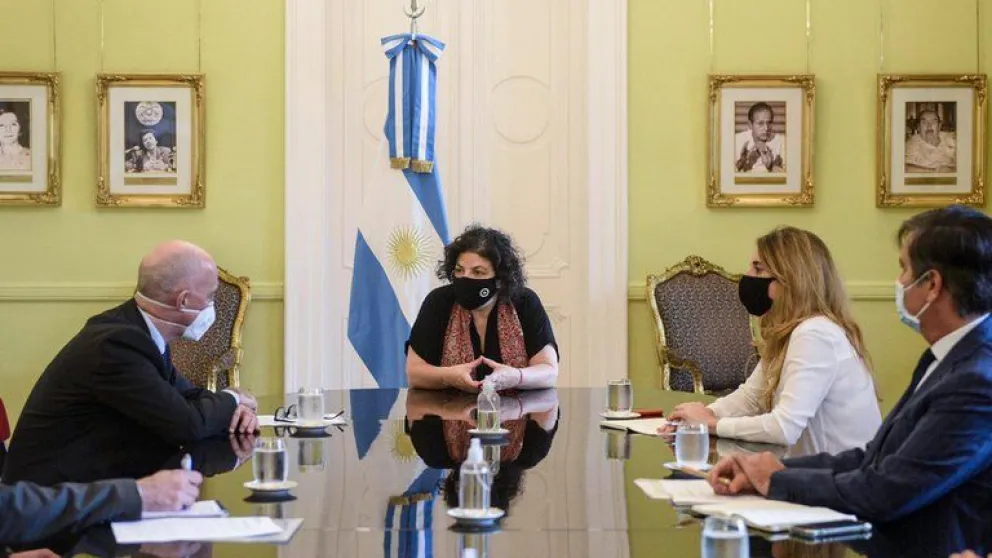 El gobierno propuso fabricar en el país el 100% de la vacuna AstraZeneca