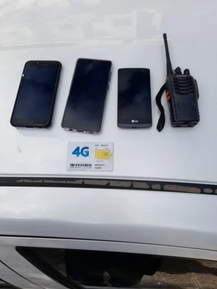 Requisaron el auto que utilizaba Jimi Hendrix: tenía varios celulares y una radio