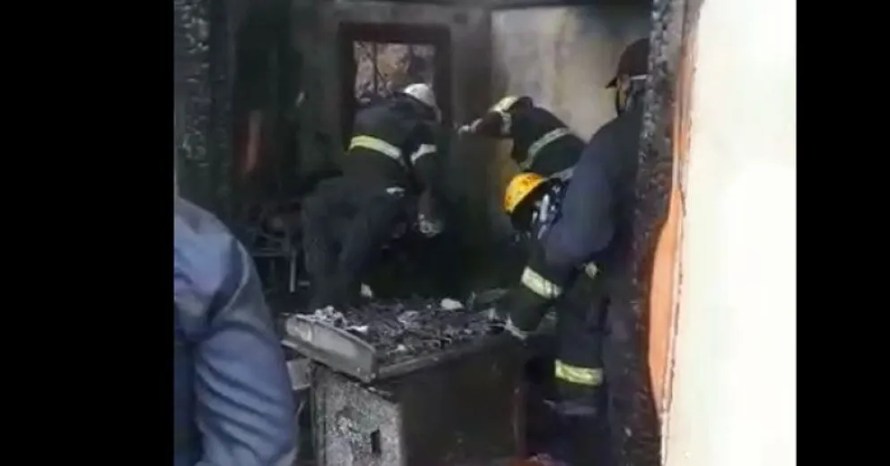 Carlos pide ayuda a la comunidad para reconstruir su casa luego del incendio