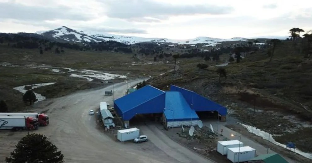 Argentina y Chile acordaron habilitar Pino Hachado para que los camiones eviten pasar por Villa La Angostura