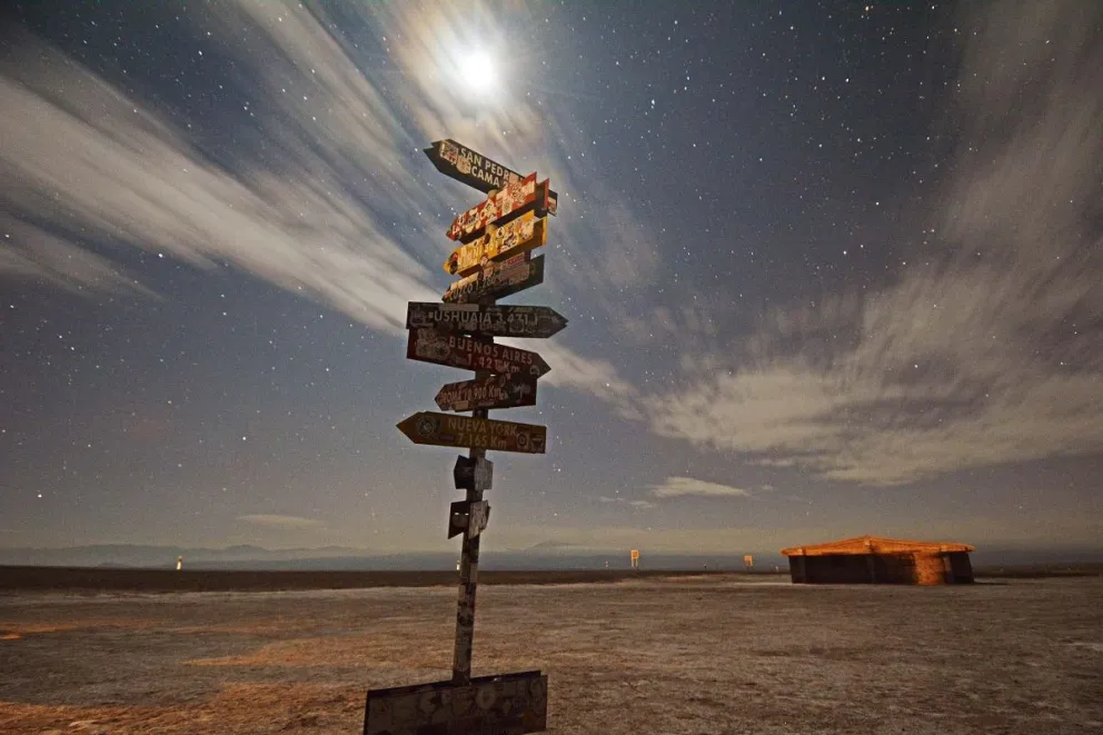 Impactantes fotos del Cometa Halley iluminando Salinas Grandes