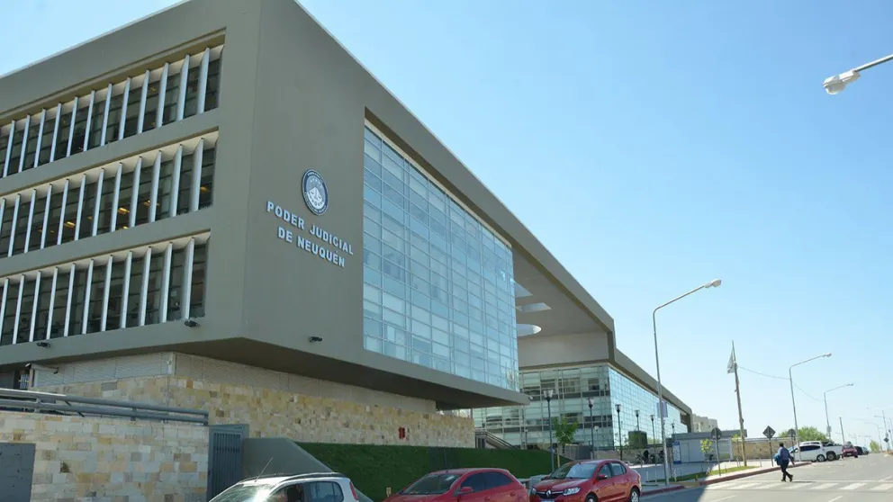 Durante 9 años llevó a su hijita para que un hombre abusara de ella y le pagara