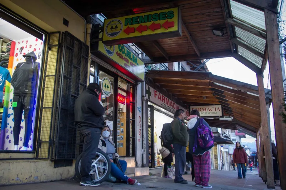 Una ciudad frenada: decenas de personas acudieron al dedo para llegar al centro