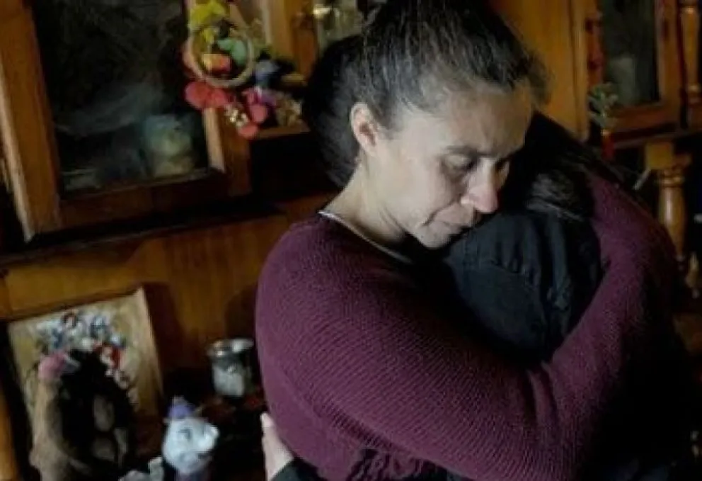 Mató de 185 puñaladas al marido, con ayuda de su hija: "Esperamos ser absueltas"